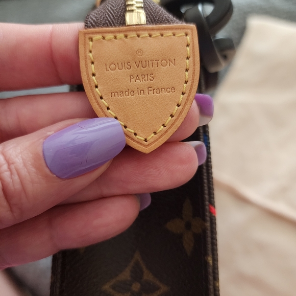 🎉SALE🎉Louis Vuitton 26 pouch - Picture 5 of 14